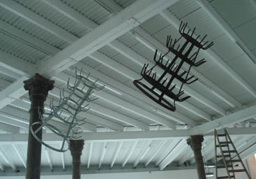 montajeduchamp2367x2561 Bottle racks, en los techos renovados de Proa.