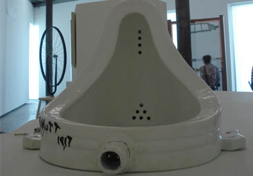 montajeduchamp3367x2561 Fuente, la obra más emblemática de Duchamp, también en Proa.