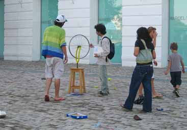 estol2 La gente pasaba por la puerta de Proa y hacía girar la rueda.