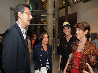 Sr. Embajador Jean-Pierre Asvazadourian, Felisa Pinto (centro), Mercedes Robirosa