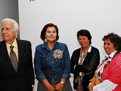 Embajador Carlos Ortiz de Rozas, Marta Harispe (izq.), Silvia Campodónico (der.)
